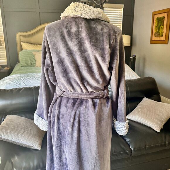 Carole Hochman “Always a Good Night” Plush Robe in size Medium. - Picture 3 of 8
